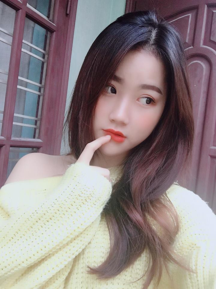 Tuy nhiên cô cho hay, sáng nay Quỳnh Hương đã trở về "mặt đất" với công việc và học tập tại trường như mọi ngày. Hiện tại, ngoài việc học thì cô bạn này còn làm thêm công việc đúng chuyên ngành Thiết kế Đồ họa.