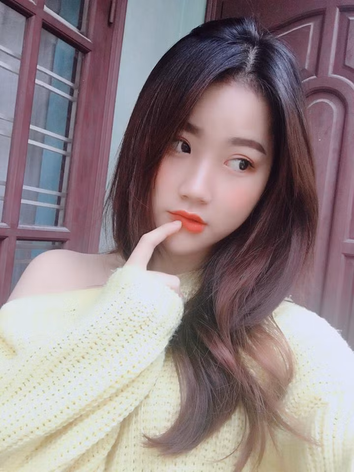 Tuy nhiên cô cho hay, sáng nay Quỳnh Hương đã trở về "mặt đất" với công việc và học tập tại trường như mọi ngày. Hiện tại, ngoài việc học thì cô bạn này còn làm thêm công việc đúng chuyên ngành Thiết kế Đồ họa.