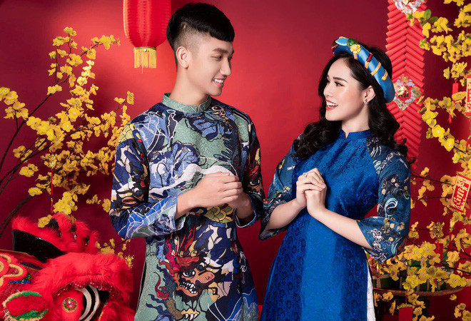 Bên cạnh đó, có nhiều người còn nhận xét Trọng Đại make up hơi đậm, rõ nhất là đôi lông mày sắc sảo, đậm nét chẳng thua gì bạn gái ngồi cạnh.