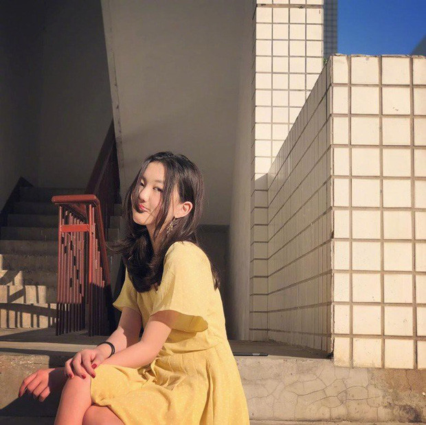 Có bình luận nhận xét, cô gái hở hàm ếch - Lý Yên thừa hưởng gen khí chất của mẹ Vương Phi, càng ngày càng cá tính và khác biệt.