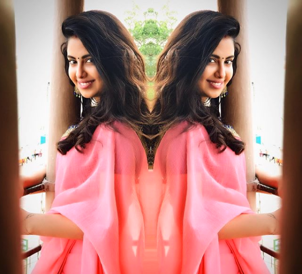 Bẵng đi một thời gian, diễn viên nhí thủ vai cô dâu 8 tuổi ngày ấy cũng dần chìm vào quên lãng. Chỉ mới đây, xuất hiện trên sóng truyền hình, nhiều người mới nhớ lại Avika Gor chính là Anandi của ngày nào.