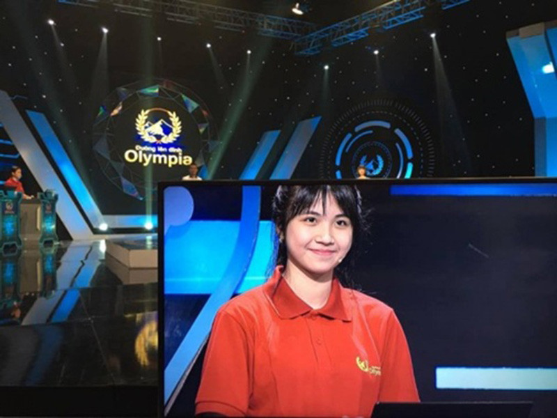 Lan Thy trở nên nổi tiếng hơn khi tham gia chương trình Đường lên đỉnh Olympia vào tháng 3/2016. Nữ sinh này nhanh chóng nhận được nhiều lời khen về nhan sắc và khiến MC Tùng Chi phải thốt lên rằng: "Có khá nhiều khán giả là nam đang thổn thức vì bạn đấy".