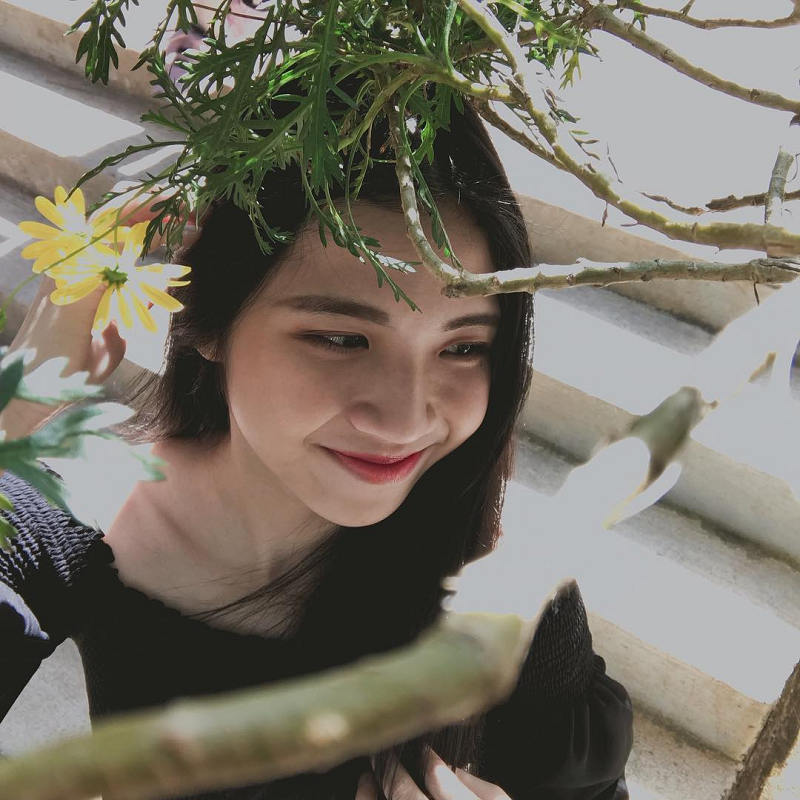 Khi còn học tại Việt Nam, Lan Thy từng tham gia nhiều cuộc thi liên quan đến học thuật và nhận được không ít giải thưởng như giải nhất Cuộc thi khoa học, kỹ thuật cấp thành phố học sinh trung học năm 2015, huy chương vàng môn Lịch sử khối 11 Kỳ thi Olympic tháng 4 TP. HCM lần I, năm học 2014-2015 cùng nhiều cuộc thi liên quan đến âm nhạc, nhan sắc khác.