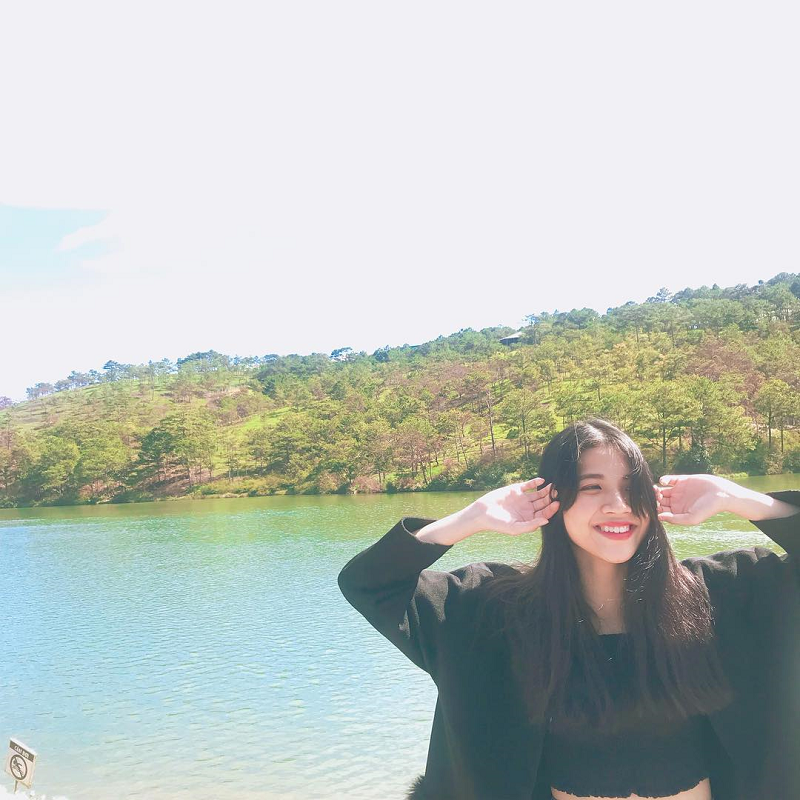 Mới đây, trên trang cá nhân, Lan Thy vừa đăng tải một bức ảnh được chụp cùng một chàng trai và check -in tại Sài Gòn. Có vẻ như cô hot girl ống nghiệm này đã có mặt ở TP HCM để sẵn sàng đón tết cùng gia đình.