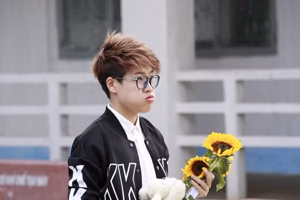 6. Nguyễn Dương. Trong cộng đồng LGBT tại Sài Gòn, Nguyễn Dương được biết nhiều dưới biệt danh khá đáng yêu là Yun Bin. Anh chính là người chuyển giới nam duy nhất trong danh sách.