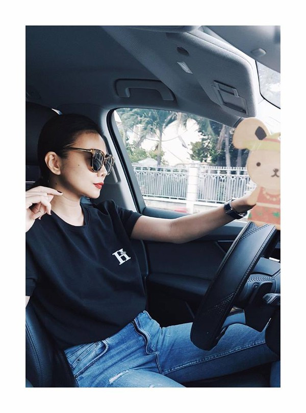 Để tiện cho việc đi lại Thanh Hằng cũng sở hữu xe sang có giá trị lớn.