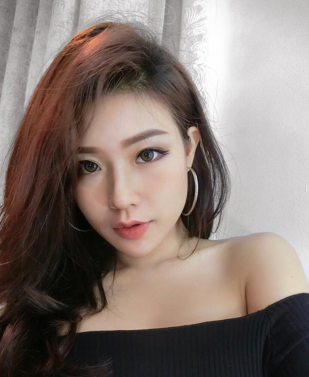 Thanh Huyền tuy không cao như siêu mẫu nhưng bù lại có body cân đối, vòng nào ra vòng nấy, rất bốc lửa.