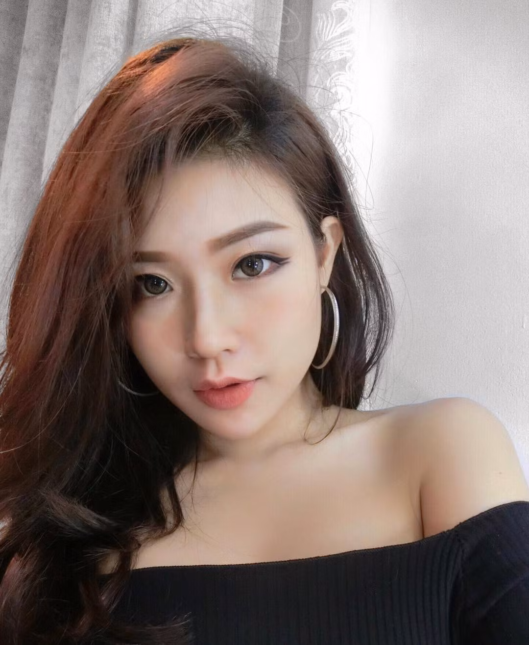 Thanh Huyền tuy không cao như siêu mẫu nhưng bù lại có body cân đối, vòng nào ra vòng nấy, rất bốc lửa.