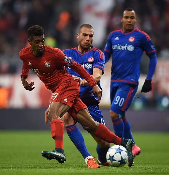 Kingsley Coman (Bayern Munich) tiếp tục có trận đấu thăng hoa cùng Bayern Munich. Tài năng trẻ 19 tuổi người Pháp góp phần vào chiến thắng 4-0 của “Hùm xám” trước Olympiacos bằng 1 bàn thắng, 1 đường kiến tạo.