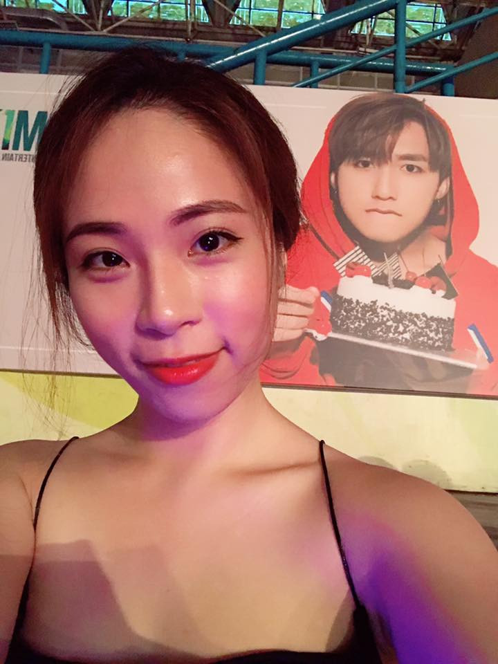 Cận gương mặt nữ biên tập viên của Đài truyền hình Quốc hội đời thường đủ làm siêu lòng đấng mày râu.