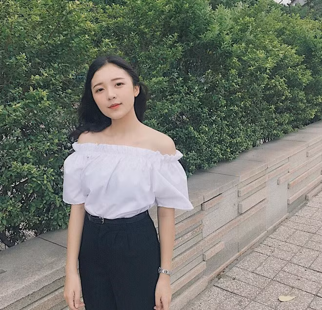 Nói về tương lai, nữ MC 9X chia sẻ: "Trong tương lai, mình muốn trở thành một người làm truyền hình, ước mơ của mình là có thể dẫn chính những chương trình mà mình biên tập và thuộc tổ chức sản xuất. Ngoài ra, mình rất mê kinh doanh nữa nên hy vọng sẽ ra mắt "đứa con tin thần" một ngày không xa"