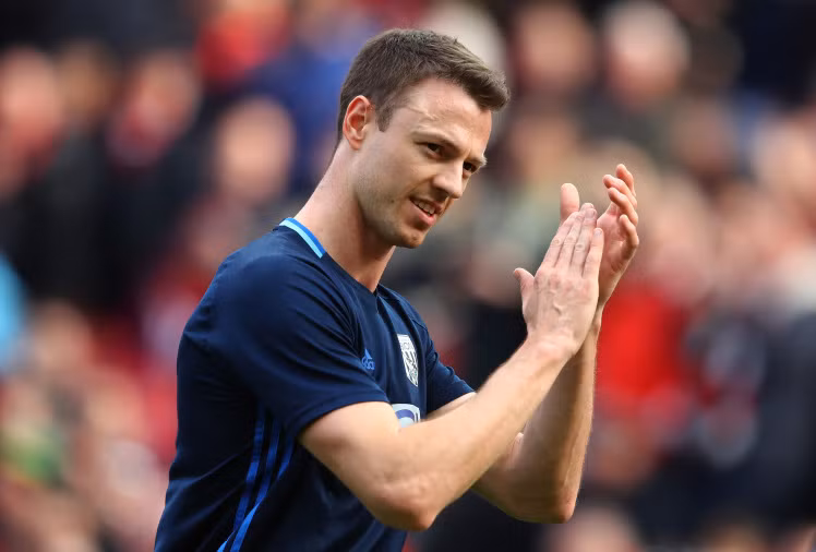 Man City vẫn quyết tâm có Jonny Evans: Theo ESPN, dù bị từ chối nhưng Man City vẫn đang quyết tâm hỏi mua trung vệ Jonny Evans của West Brom. Họ dự định nâng giá hỏi mua cựu sao M.U từ 18 lên 22 triệu bảng. Ảnh: ESPN