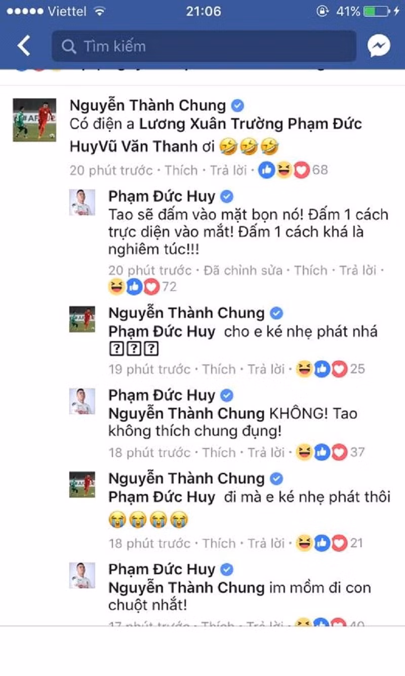 Hơn nữa, trên sân, Đức Huy luôn cực kì mạnh mẽ, lăn xả. Còn nhớ, cầu thủ này đã từng bị chuột rút đau đớn đến không thể đi được, phải nằm cáng ra sân nhưng với ý chí quật cường, anh đứng dậy và tiếp tục vào sân thi đấu.