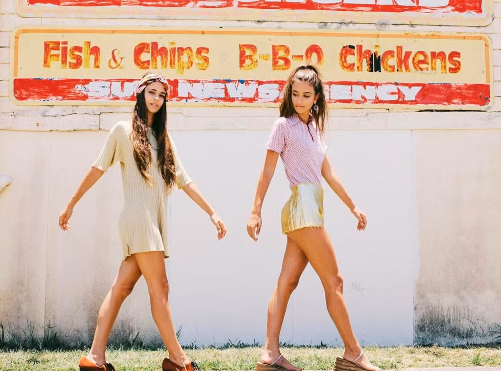 Những bức ảnh tạo dáng của chị em người mẫu luôn nhận được hàng chục nghìn lượt yêu thích và lời khen ngợi từ dân mạng.