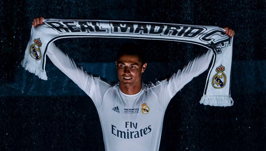 Cris Ronaldo chứng tỏ anh vẫn là ngôi sao sáng nhất dù đã ngoài 30 tuổi. Siêu sao người Bồ Đào Nha đã đoạt ngôi vị Vua phá lưới với 16 bàn thắng và là người thực hiện cú penalty quyết định giúp Real Madrid lên ngôi vô địch cúp C1 châu Âu.
