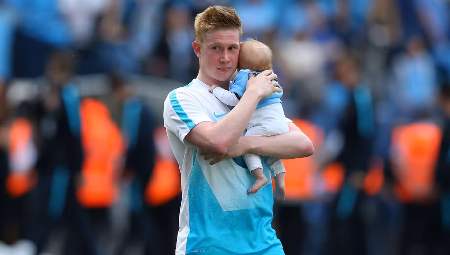 Kevin De Bruyne đã có một mùa giải tương đối thành công với Manchester City, dù cho đội bóng của anh không giành được thành tích gì đáng kể. Kevin De Bruyne chính là nhân tố đột biến bậc nhất trên hàng công của Manchester City mùa bóng năm nay.