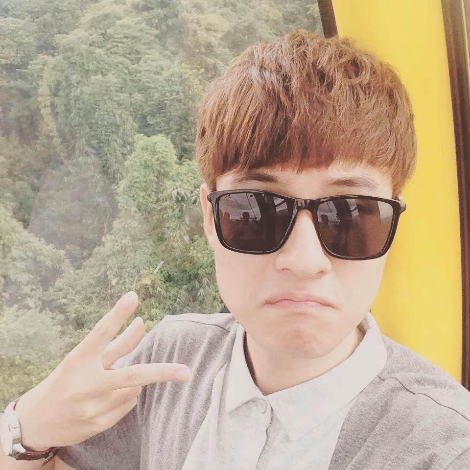 Với sinh viên của trường Báo, Minh Hoàng không phải gương mặt xa lạ bởi anh chính là thành viên câu lạc bộ MC và từng tham gia dẫn nhiều sự kiện của các trường đại học tại Hà Nội.