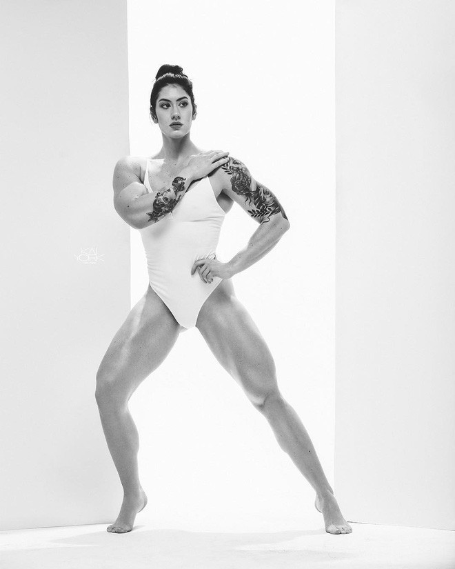 Natasha lần đầu tiên đăng tải lên Instagram vào năm 2013 và gần như ngay lập tức thu hút được nhiều sự quan tâm nhờ vóc dáng của mình.