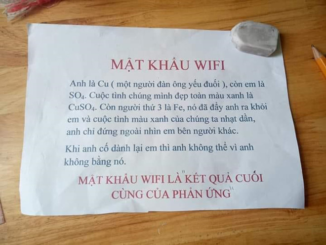 Với nhiều người, việc hỏi mật khẩu wifi ở 1 điểm đến là điều khá bình thường. Tuy nhiên, không phải bất cứ đâu cũng để password dễ tìm, điển hình như việc bạn buộc phải giải 1 bài toán hay hóa để có được thứ mình cần.