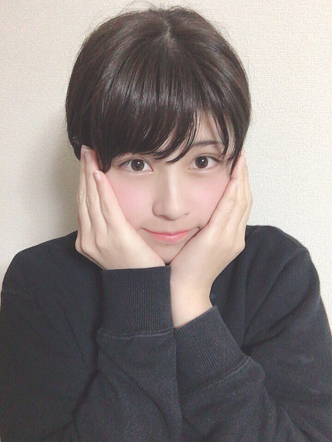 Hot girl Nhật Bản được nhắc tới với câu chuyện mọc răng khôn làm thay đổi nhan sắc đó là Chitose Yoshino, sinh năm 2000 đến từ Saga, Nhật Bản.