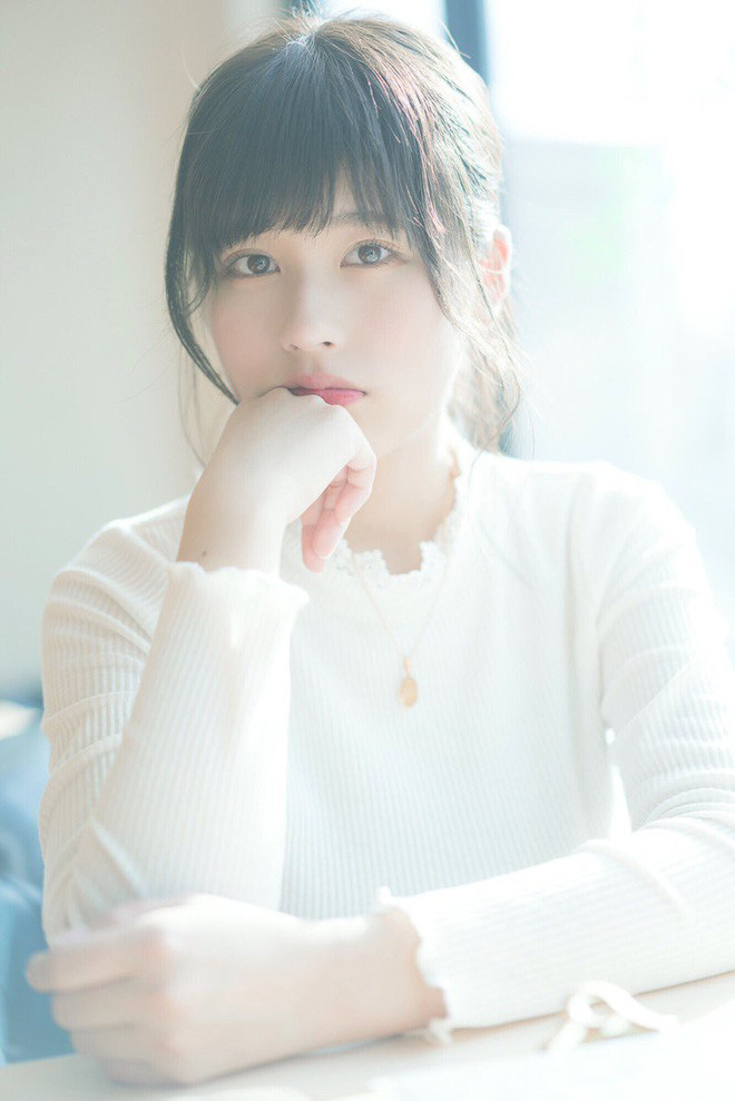 Một số người còn cho rằng hình ảnh thật chắc không "kinh dị" đến thế. Đáp trả lại nghi ngờ, Yoshino không quên "bonus" video quay cận cảnh đôi má trái táo của mình.