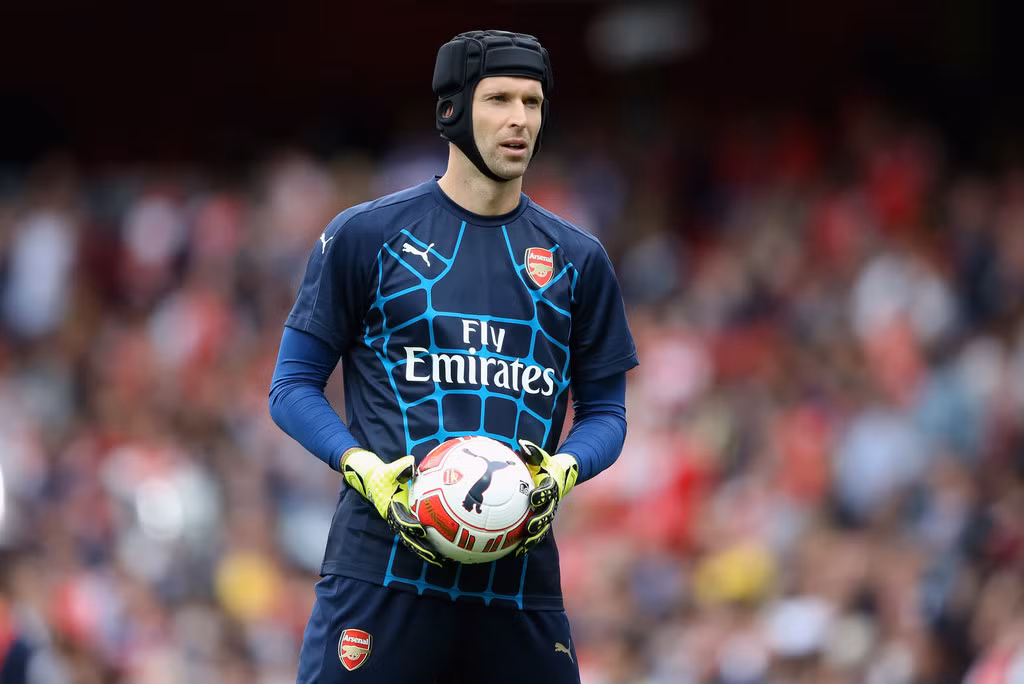 Năm 2016, thủ môn người CH Czech có 12 lần giữ sạch lưới và thực hiện trung bình 2,15 pha cứu thua mỗi trận.