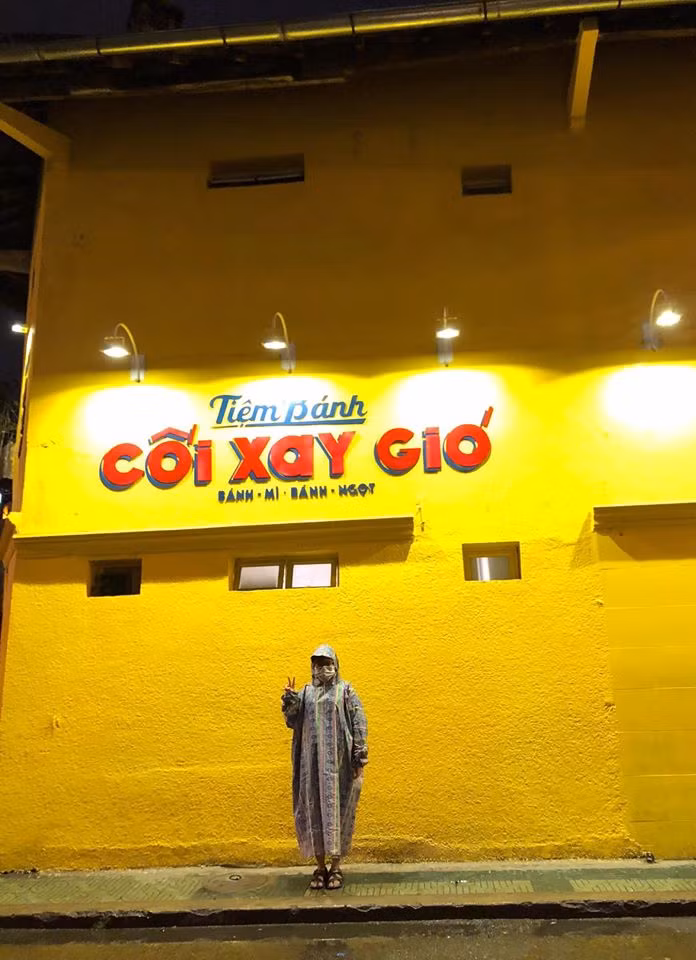 Tuy nhiên, chuyến đi du lịch Đà Lạt lần này của Nhung có phần kém may mắn hơn một chút khi mà vừa mới đặt vé máy bay và phòng nghỉ xong thì cả nhóm nhận được tin khẩn cấp bão đang về vùng đất cao nguyên này.