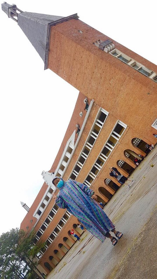 Nhưng sau đó, nhiều người hiểu ra rằng đây là cách mà Nhung Lê tạo nên ấn tượng của mình trong chuyến du lịch Đà Lạt được dự đoán có bão của mình.