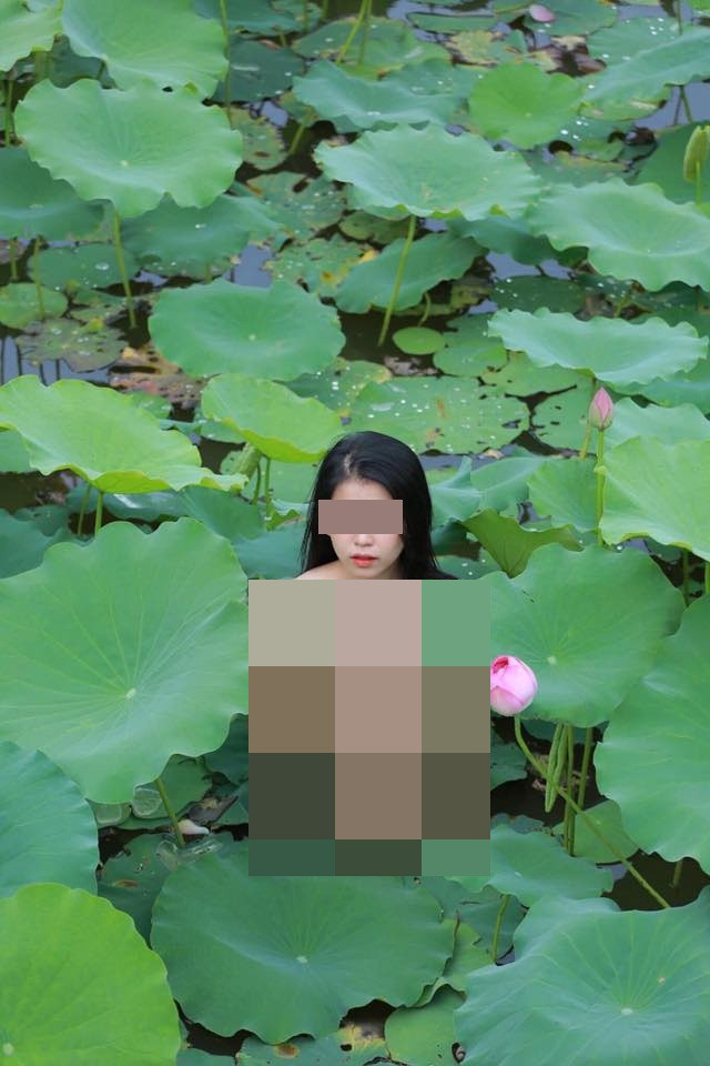 Ngay sau khi được đăng tải, bộ ảnh đã lập tức gây chú ý và tạo nên "cơn bão" trên MXH với rất nhiều lượt tương tác, tuy nhiên, hầu hết các bình luận đều để chỉ trích hành động phản cảm của cô gái trẻ.