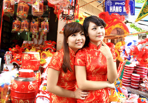 Còn ở Hà Nội, từ xưa vào mỗi dịp Trung thu Hàng Mã là con phố tràn ngập những sắc màu của những món đồ chơi truyền thống hết sức bắt mắt.