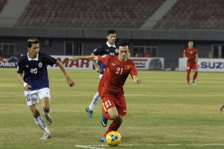 Bao nuoc ngoai het loi ca ngoi cau thu tre DT Viet Nam-Hinh-2