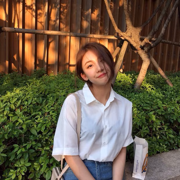 Nữ sinh xinh đẹp Hàn Quốc - Hee Soo gây ấn tượng với dân mạng không chỉ bằng vẻ ngoài như thiên thần mà còn bởi sự cá tính và gu ăn mặc cực hay ho.