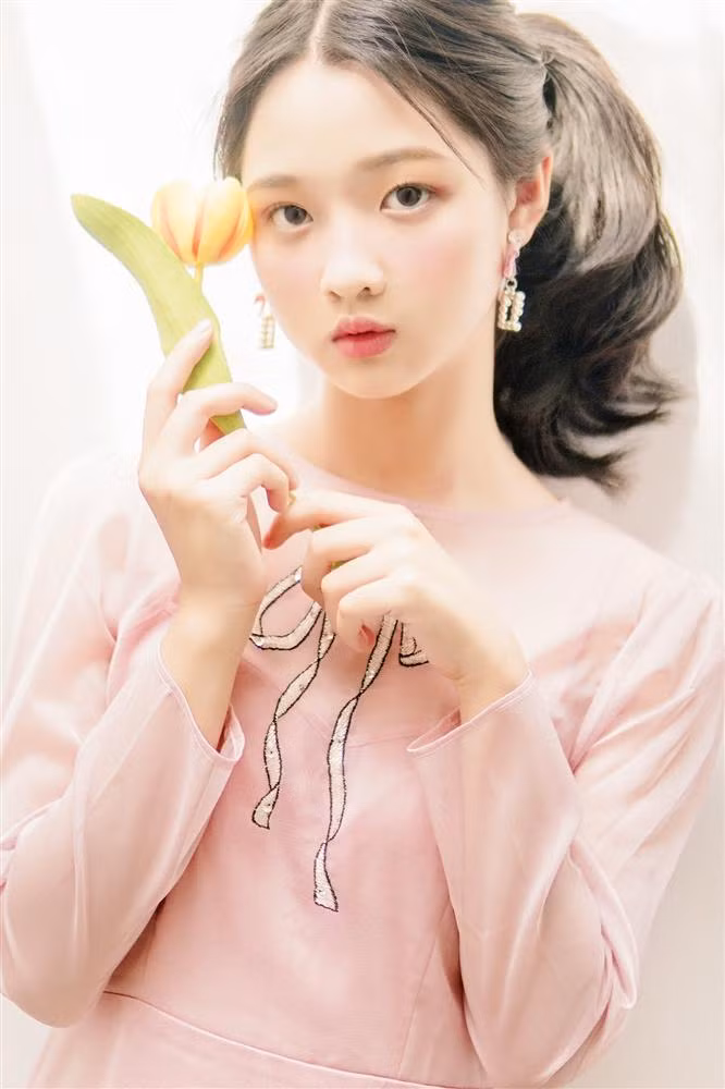 Đã từ lâu, Lâm Thanh Mỹ được đánh giá là một gương mặt sáng giá của nền điện ảnh Việt Nam. Từ lần đầu tiên xuất hiện trên màn ảnh rộng qua vai em bé bị ma nhập trong Đoạt hồn cho đến bé Mận trong Tôi thấy hoa vàng trên cỏ xanh.....