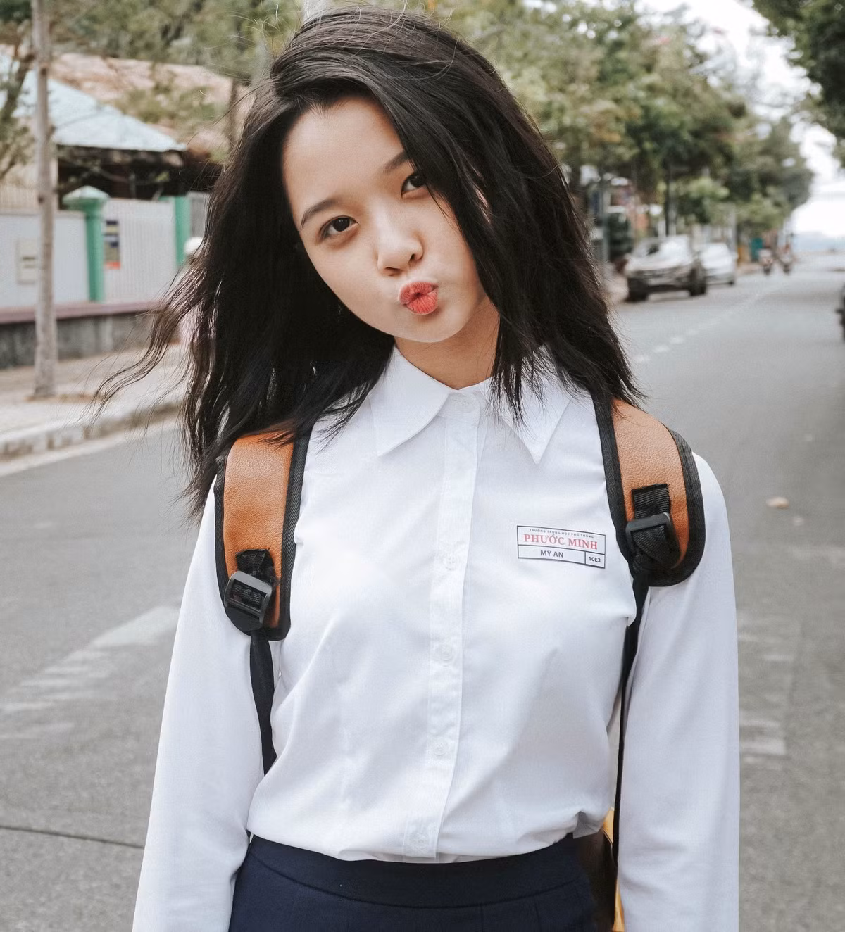 Sau hàng loạt vai diễn ấn tượng, hot girl 10X này ngay lập tức nổi tiếng và giới chuyên môn bởi gương mặt điện ảnh và khả năng diễn xuất tự nhiên.