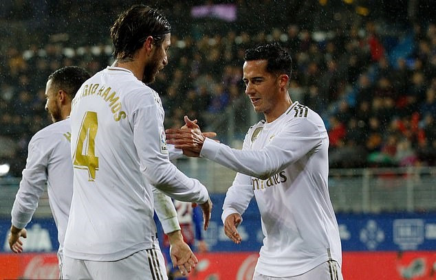 Theo một nguồn tin từ tờ Cadena Ser, trong phiên chợ hè, cả Arsenal và MU đều bày tỏ ý định chiêu mộ Lucas Vazquez, song anh đã dứt khoát từ chối những lời đề nghị hấp dẫn này để tiếp tục đấu tranh tìm một vị trí chính thức trong đội hình Real Madrid.