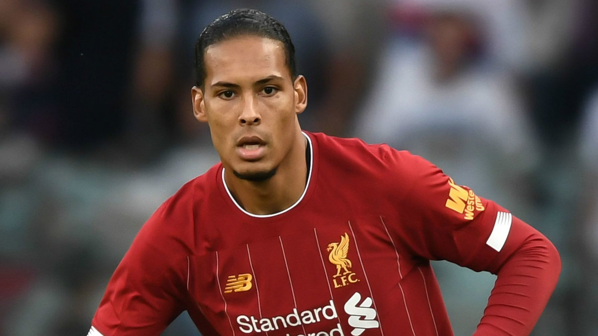 Theo Express, Real Madrid quyết tâm đưa Virgil Van Dijk về Santiago Bernabeu, dù BLĐ Liverpool đang ra sức đàm phán nhằm thuyết phục trung vệ người Hà Lan ký vào bản hợp đồng dài hạn để ở lại Anfield.