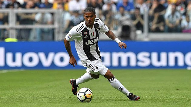 Chuyển nhượng bóng đá từ The Sun, Douglas Costa thừa nhận MU có quan tâm tới mình trong hè năm 2019 nhưng tương lai của cầu thủ người Brazil vẫn là ở Juventus.
