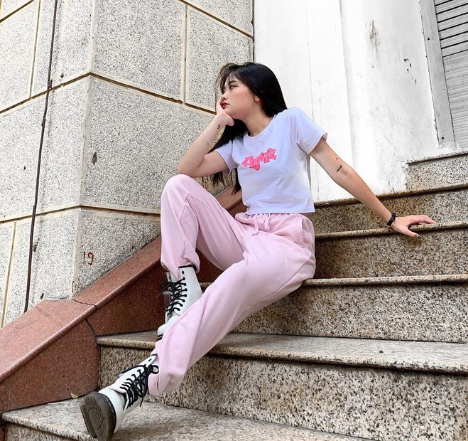 Bước vào kinh doanh sớm, Quỳnh Anh tiết lộ hàng tháng thu nhập của mình là hàng chục triệu đồng.