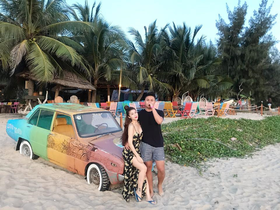 Đối với Vân Navy, chồng sắp cưới là một người vô cùng đặc biệt. Anh là người duy nhất nữ diễn viên gọi là "ông xã" và cũng là người cô muốn cùng đi bên cạnh đến hết cuộc đời.