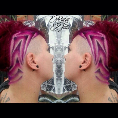 Theo chia sẻ kinh nghiệm của một số bạn trẻ đã tham gia phong trào xăm lên tóc thì vị trí thể hiện những tác phẩm đẹp nhất đó là hai bên mai và phần đằng sau gáy.