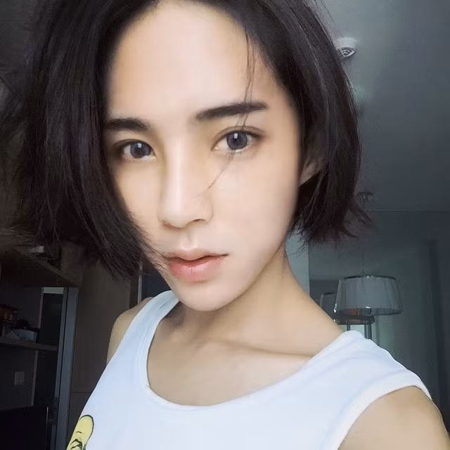 Mới đây, một thành viên trên mạng xã hội Instagram có nickname là Echovi thu hút nhiều sự chú ý từ cộng đồng mạng bởi những bức ảnh của chủ sở hữu tài khoản này khiến người ta khó phân biệt đây là một chàng trai trẻ hay một cô gái.