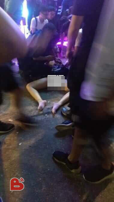 Nhiều dân mạng còn chia sẻ thêm rằng, trong các nhạc hội có nhạc điện tử (EDM) trước đây không thiếu những tình trạng các bạn trẻ sử dụng chất kích thích dạng ma túy và khi quá liều dẫn tới sốc thuốc khiến cơ thể rơi vào tình trạng hôn mê và nguy hiểm cho tính mạng.