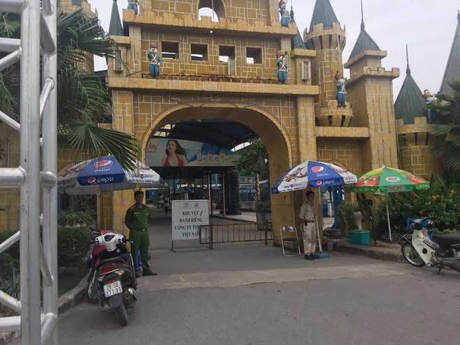 Hiện tại, cơ quan công an đã phong tỏa hiện trường, Công viên nước Hồ Tây tạm thời đóng cửa dừng phục vụ để các cơ quan chức năng làm nhiệm vụ điều tra nguyên nhân dẫn tới 7 ca tử vong.