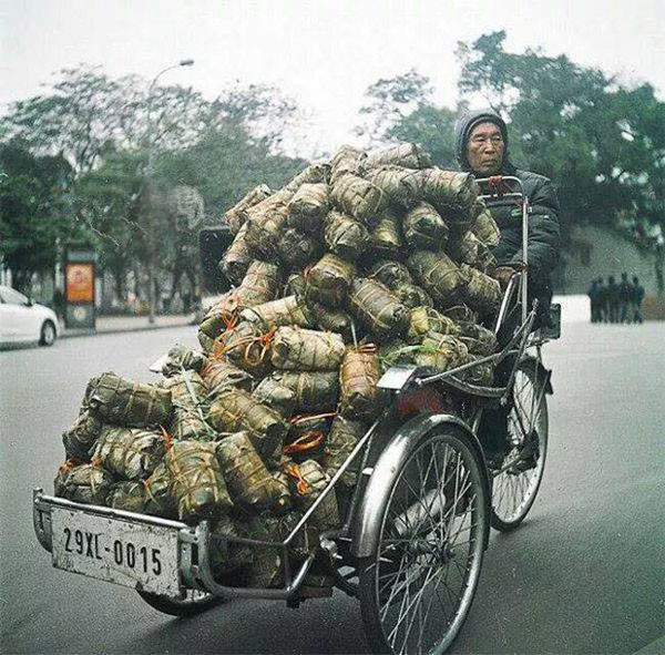 Giữa cuộc sống hiện đại, với nhiều bận rộn, hối hả, cái Tết trong suy nghĩ nhiều người càng tiện lợi, giản đơn thì càng khỏe và tốt.