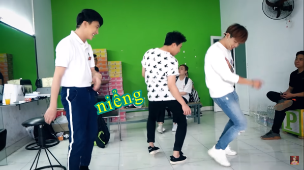 Điều này đưa điệu nhảy đau tay trở thành 1 trong những trào lưu hot hit nhất của năm 2019.