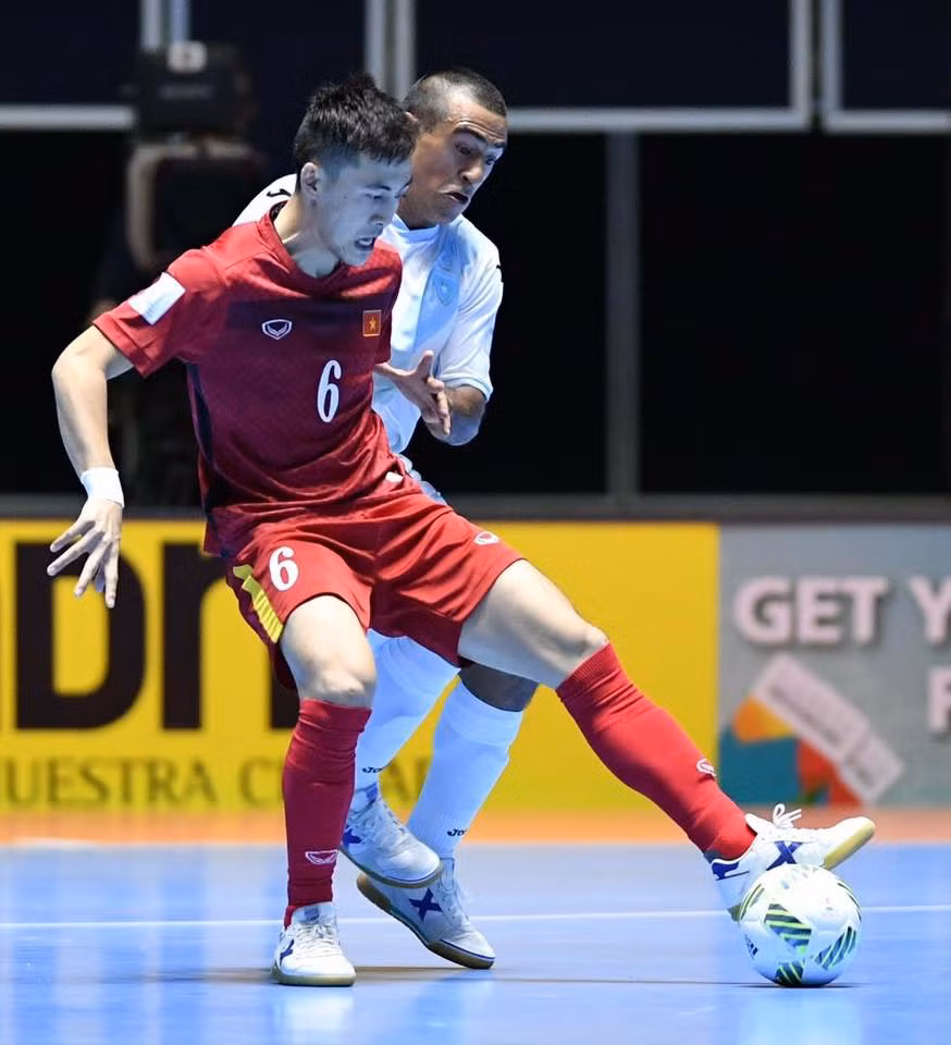 Khá bất ngờ khi Long Vũ cho báo chí biết anh sẽ giã từ sự nghiệp bóng đá Futsal chuyên nghiệp sau kỳ World Cup lịch sử vừa kết thúc.