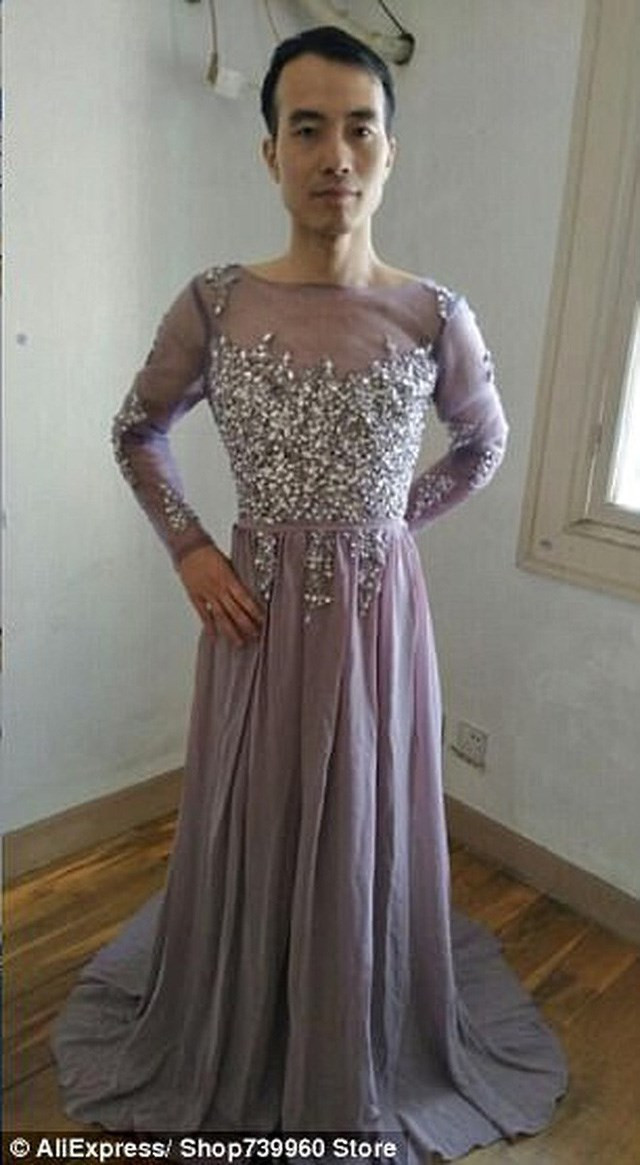 Còn theo các chị em cùng buôn bán trên mạng, sau khi xem clip này, họ thấy rằng đây là một hướng mới để giảm thiểu chi phí thuê người mẫu hay nhiếp ảnh gia chụp ảnh. Thêm nữa giải quyết được mặt chất lượng sản phẩm qua hình thức livestream.