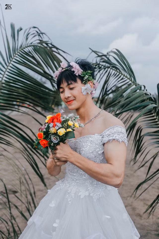 Ngay sau khi chia sẻ, loạt ảnh này đã nhận được sự quan tâm của nhiều người. Đa số ý kiến đều cười ngất trước độ sáng tạo, nghịch ngợm của các bạn học sinh.