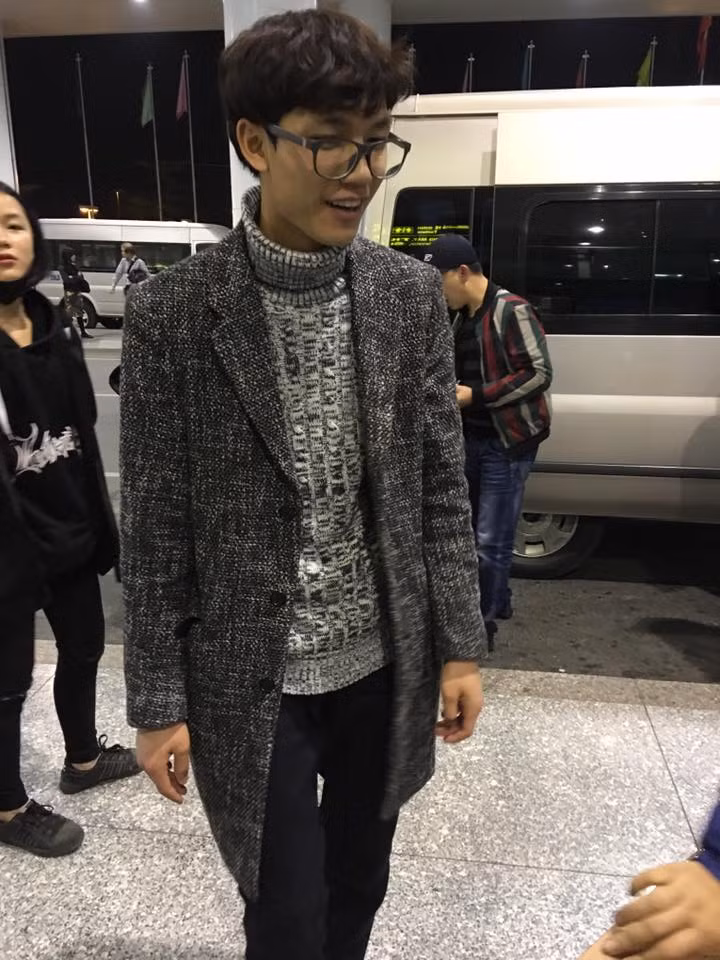 Bên cạnh đó, anh chàng điển trai này cũng nói đến tà áo dài truyền thống, chiếc nón lá, cùng tục lệ cúng ông Táo của người dân mảnh đất hình chữ S.