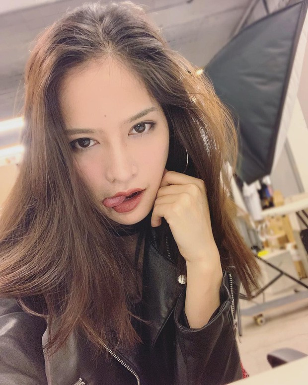 Về phần Du Đồng Uy, cô nàng cảm thấy khá bất ngờ khi bản thân tự nhiên nổi tiếng trên MXH.